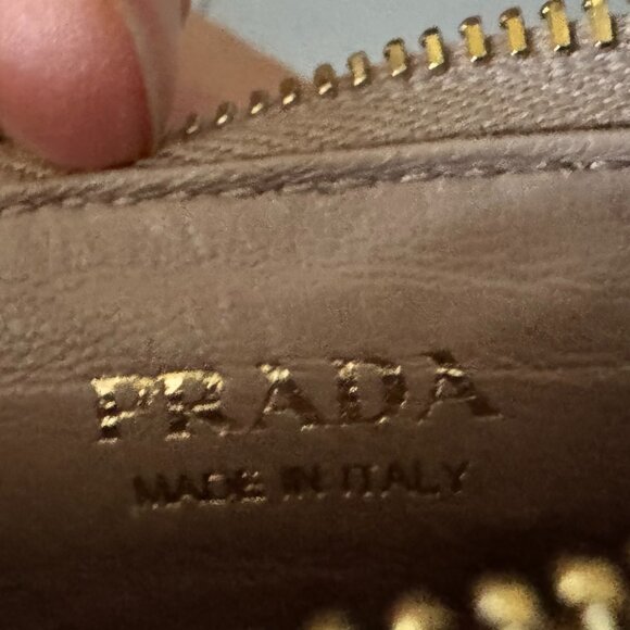 100% Authentic Guaranteed PRADA Saffiano Leather Zip Card Holder - Picture 3 of 8